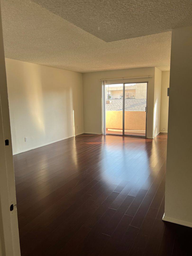 1306 N Columbus Ave, Glendale, CA 91202 - Apartment for Rent - Image 2