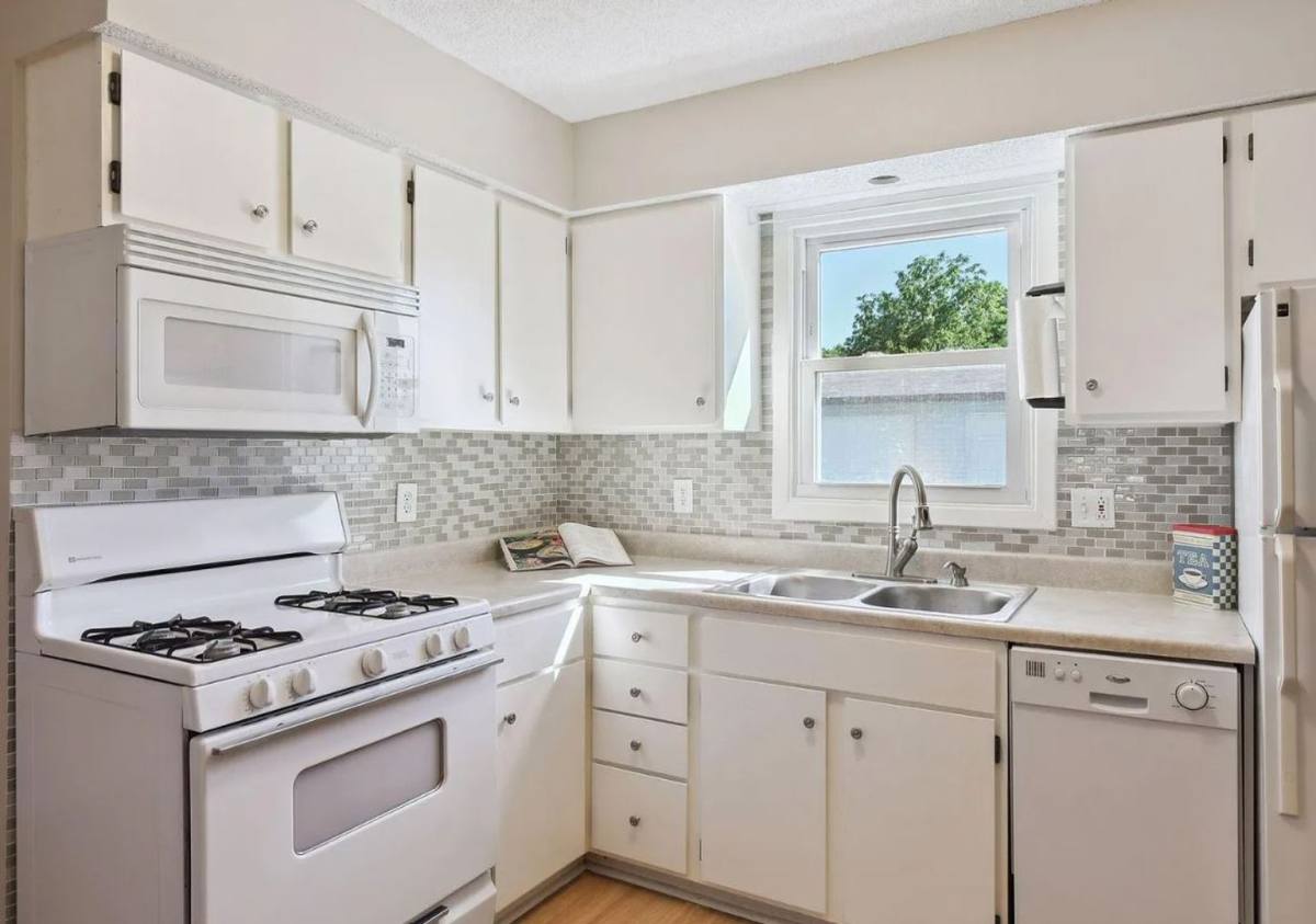 Townhouse for rent at 2052 12th Ave, Shakopee, MN 55379