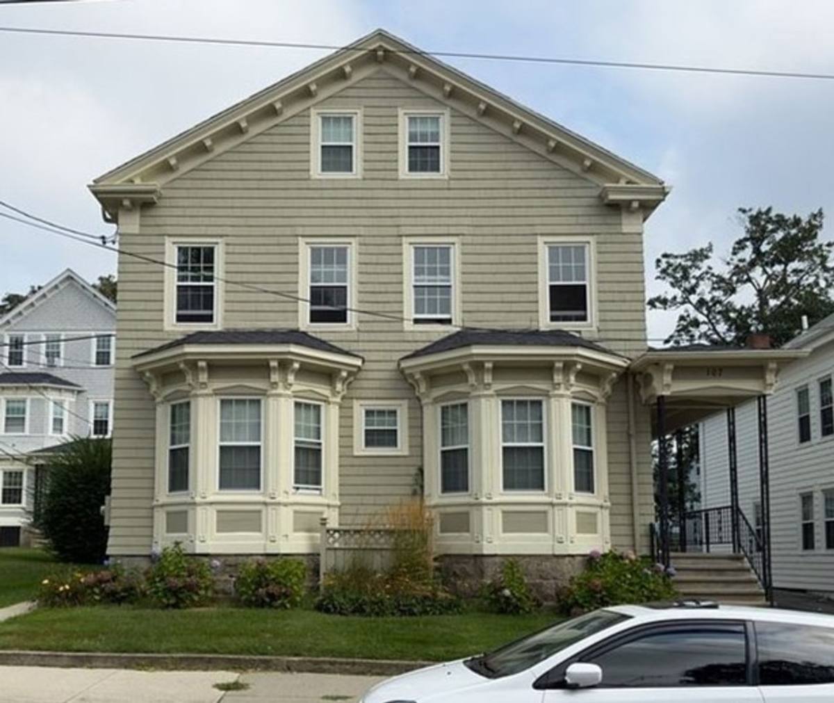 Apartment for rent at 107 Winter St, Fall River, MA 02720