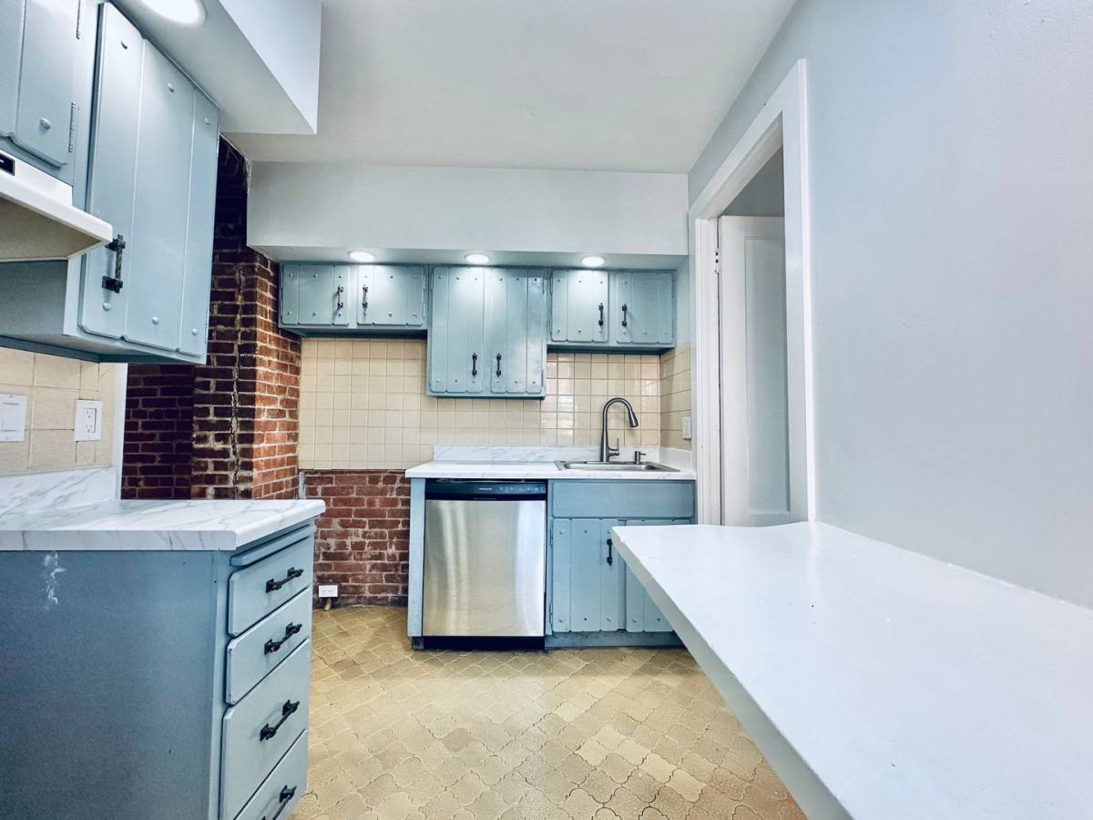 Apartment for rent at 166-168 Park St, New Haven, CT 06511