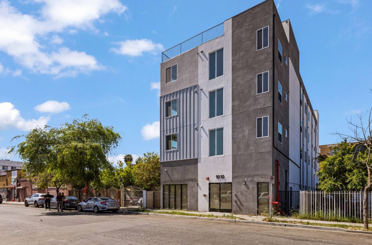 Apartment for rent at 1010 E 25th St, Los Angeles, CA 90011
