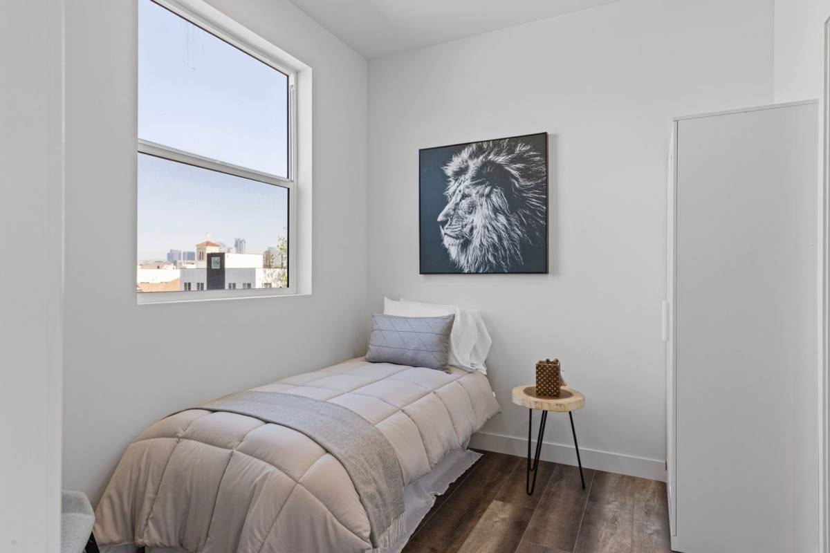 Apartment for rent at 1010 E 25th St, Los Angeles, CA 90011