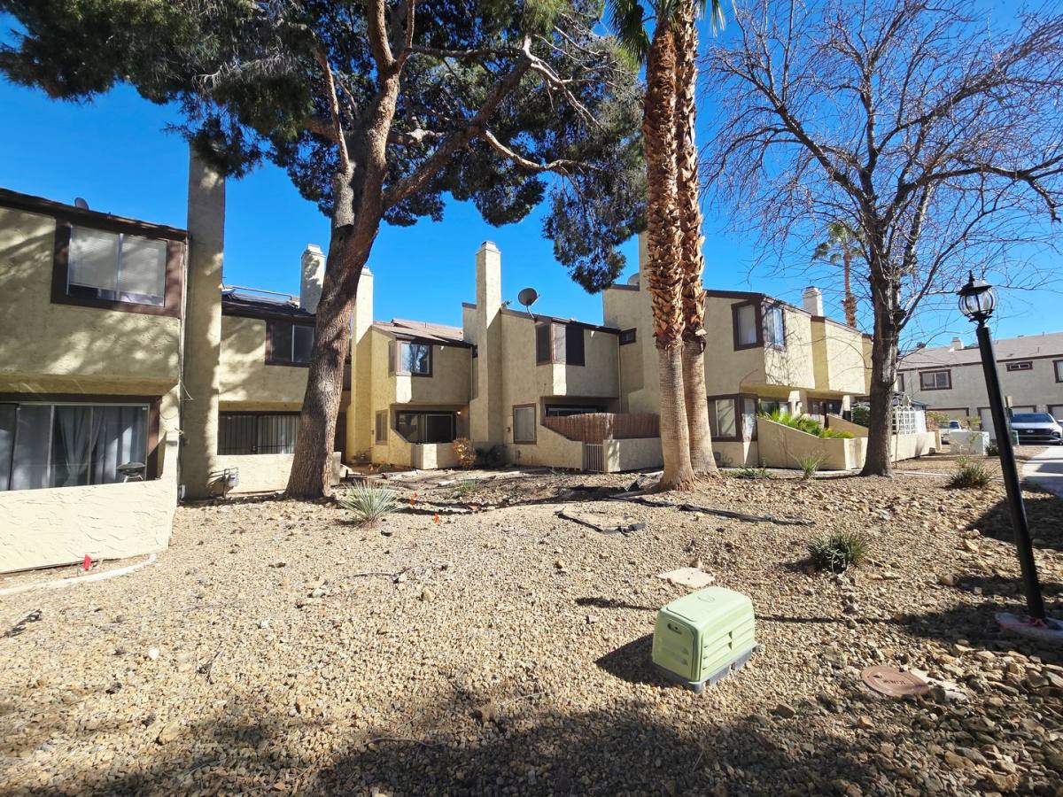 Townhouse for rent at 5045 Spencer St, Las Vegas, NV 89119