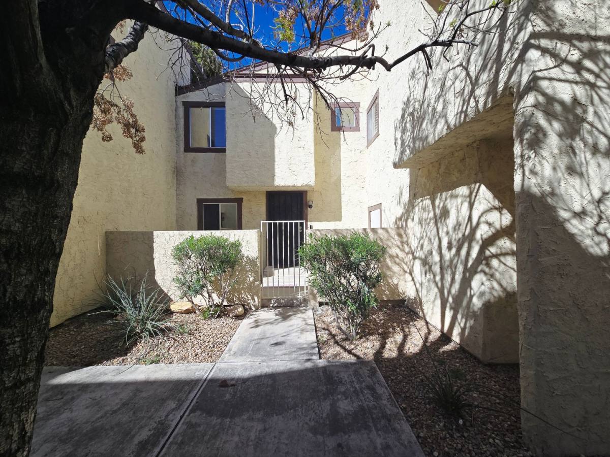 Townhouse for rent at 5045 Spencer St, Las Vegas, NV 89119