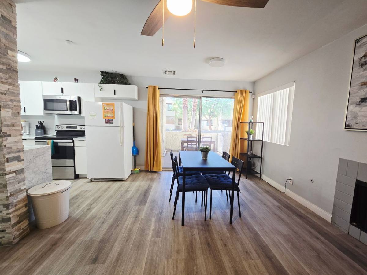 Townhouse for rent at 5045 Spencer St, Las Vegas, NV 89119