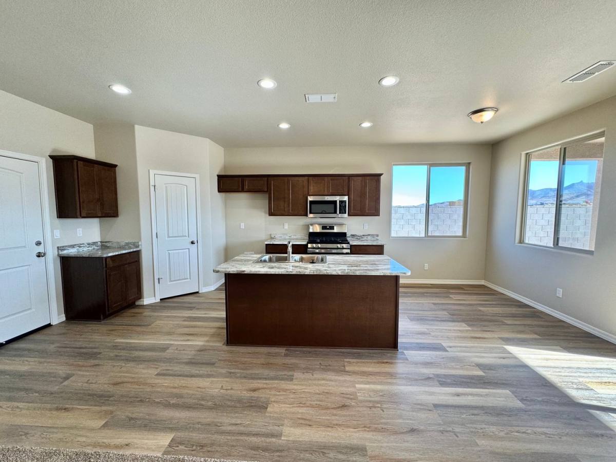 3587 Charleston Loop, Kingman, AZ 86401 - House for Rent - Image 7