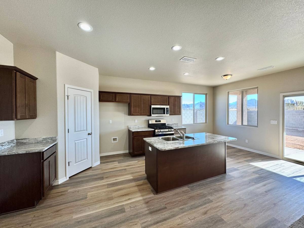 3587 Charleston Loop, Kingman, AZ 86401 - House for Rent - Image 8