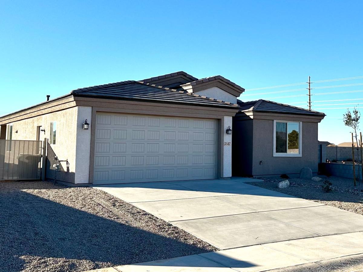 3587 Charleston Loop, Kingman, AZ 86401 - House for Rent - Image 2