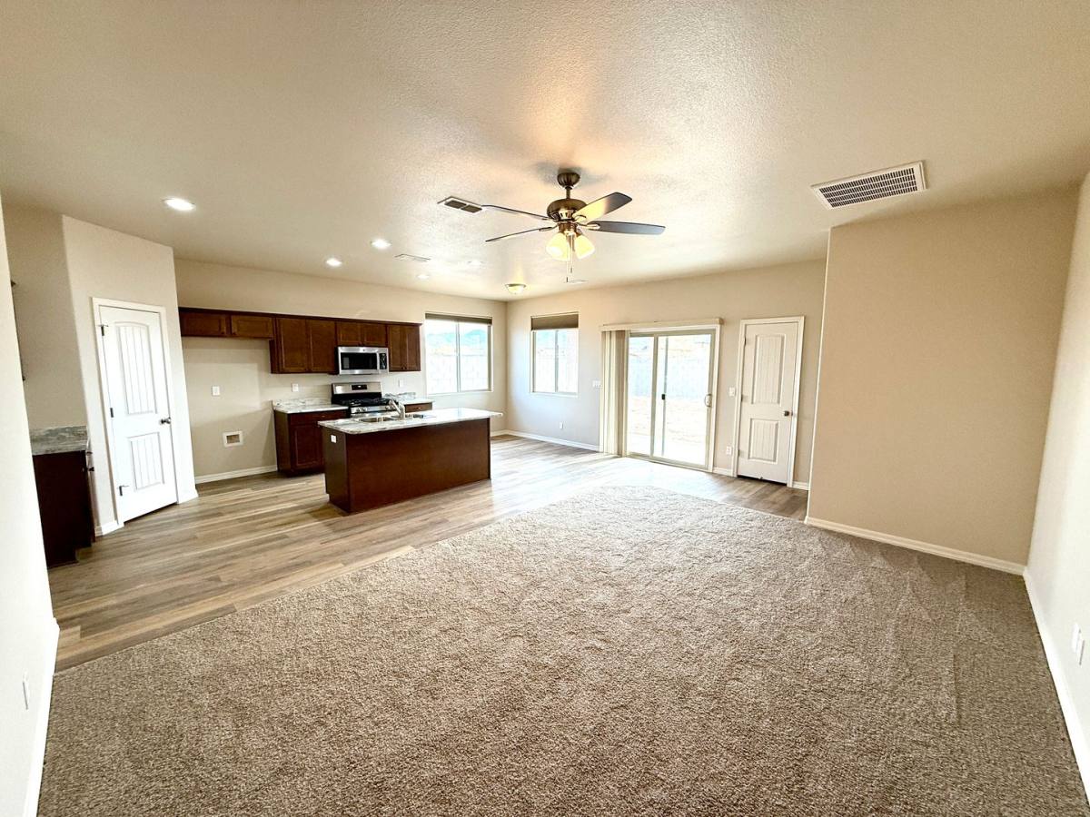 3587 Charleston Loop, Kingman, AZ 86401 - House for Rent - Image 5