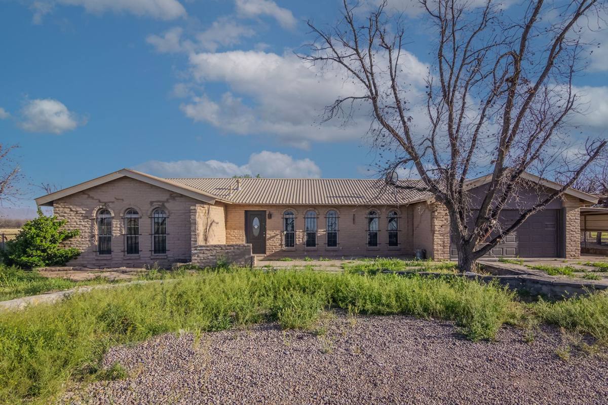Apartment for rent at 3025 W Ohara Rd, Anthony, NM 88021