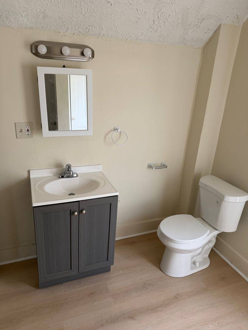 Apartment for rent at 149-151 2nd St SW, Barberton, OH 44203