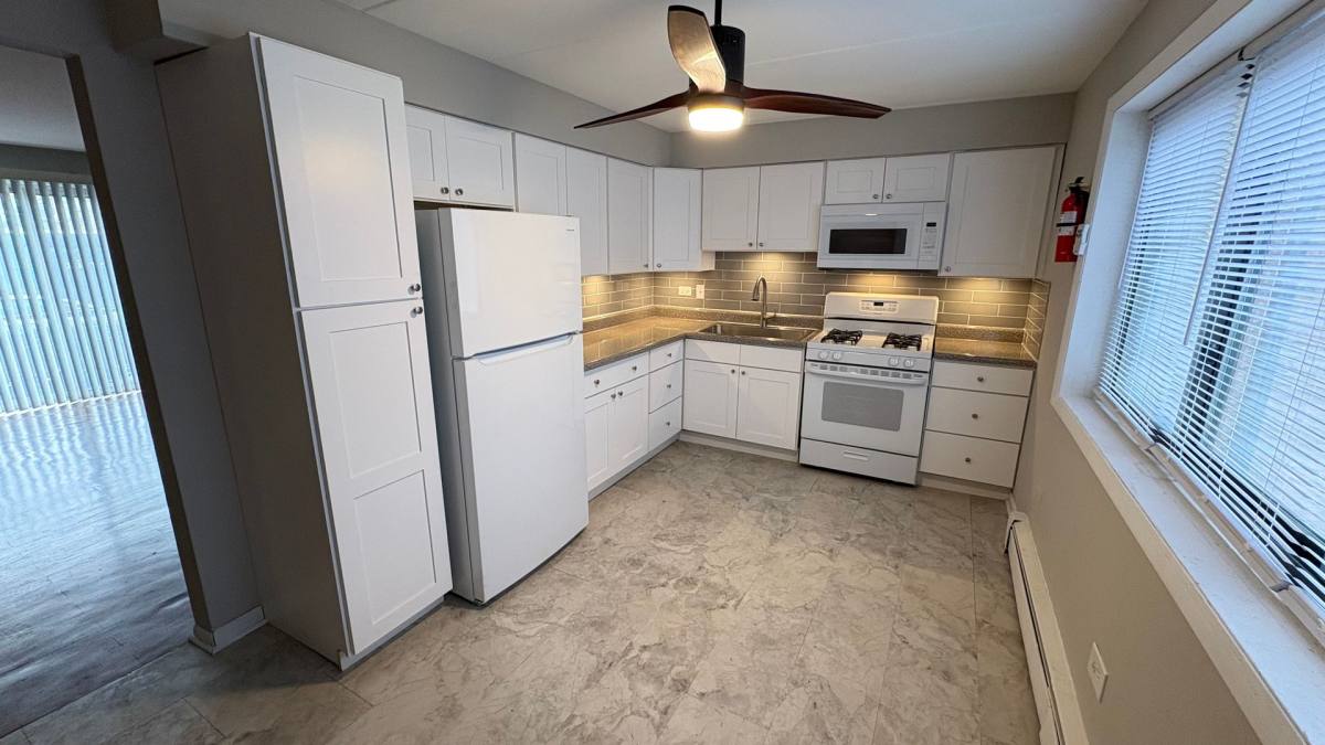 Apartment for rent at 13033 Wood St, Blue Island, IL 60406