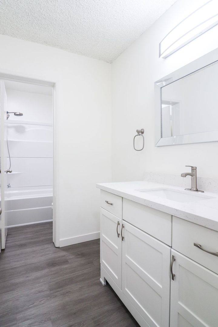 Apartment for rent at 5452 Lindley Ave, Encino, CA 91316