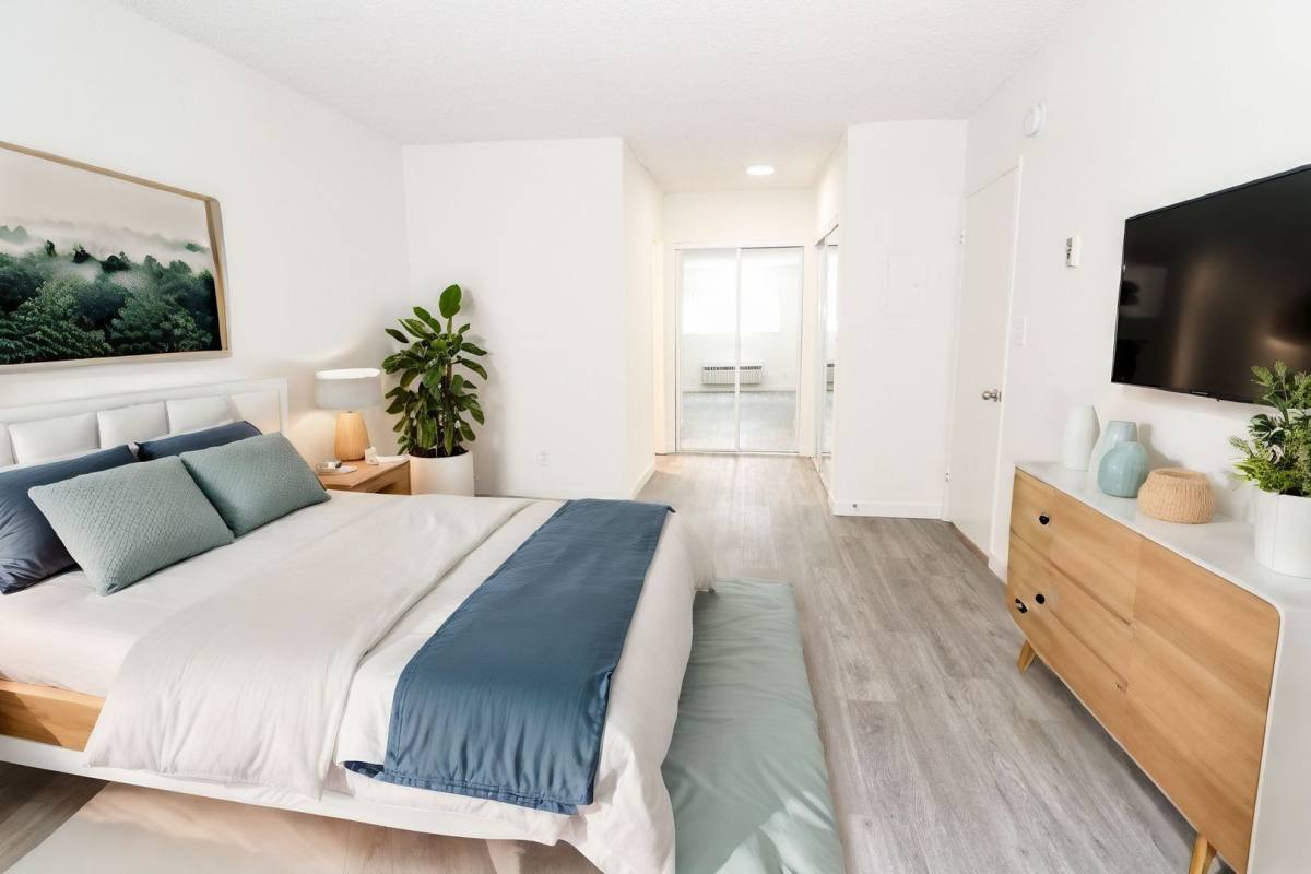 Apartment for rent at 5452 Lindley Ave, Encino, CA 91316