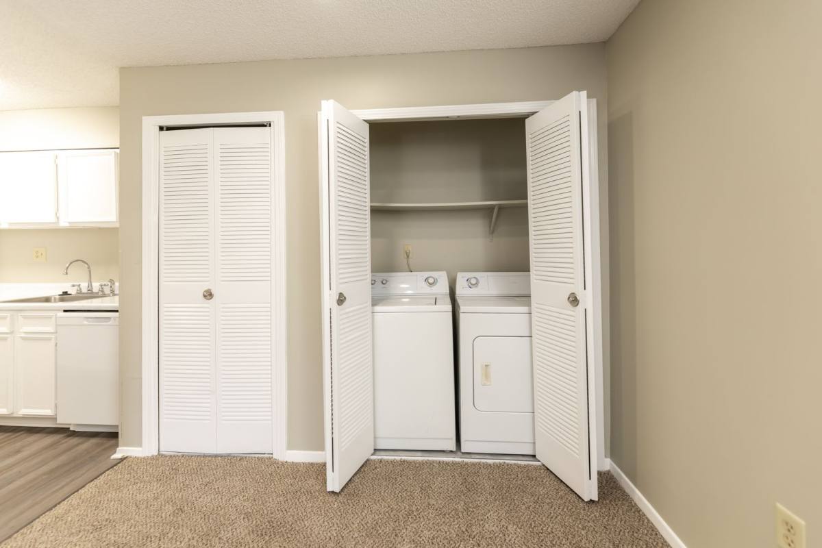 Apartment for rent at 1867 Poplar Pines Dr, Memphis, TN 38117