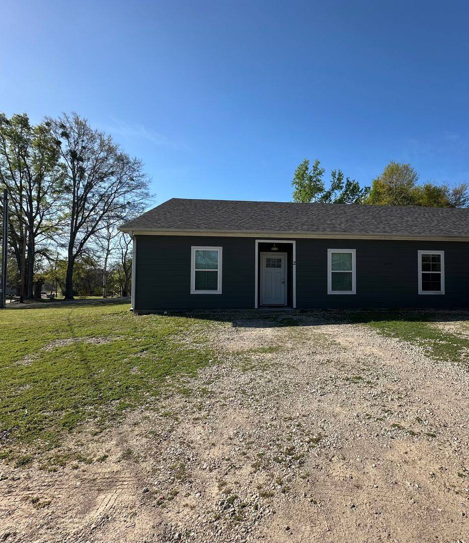 Townhouse for rent at 109 Cook St, Arp, TX 75750