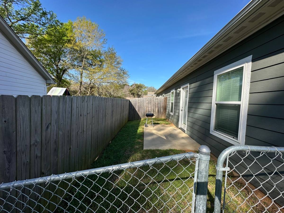 Townhouse for rent at 109 Cook St, Arp, TX 75750