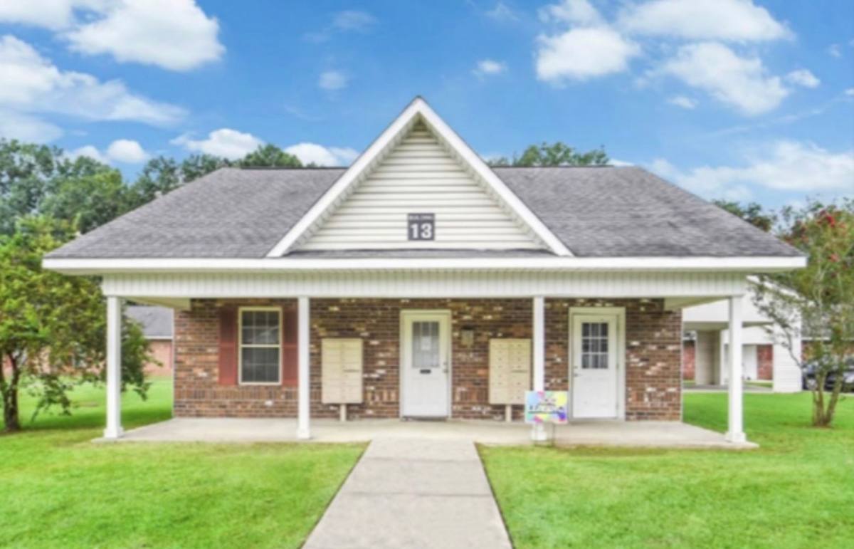 Townhouse for rent at 816 Martin Luther King Jr Dr, Lafayette, LA 70501