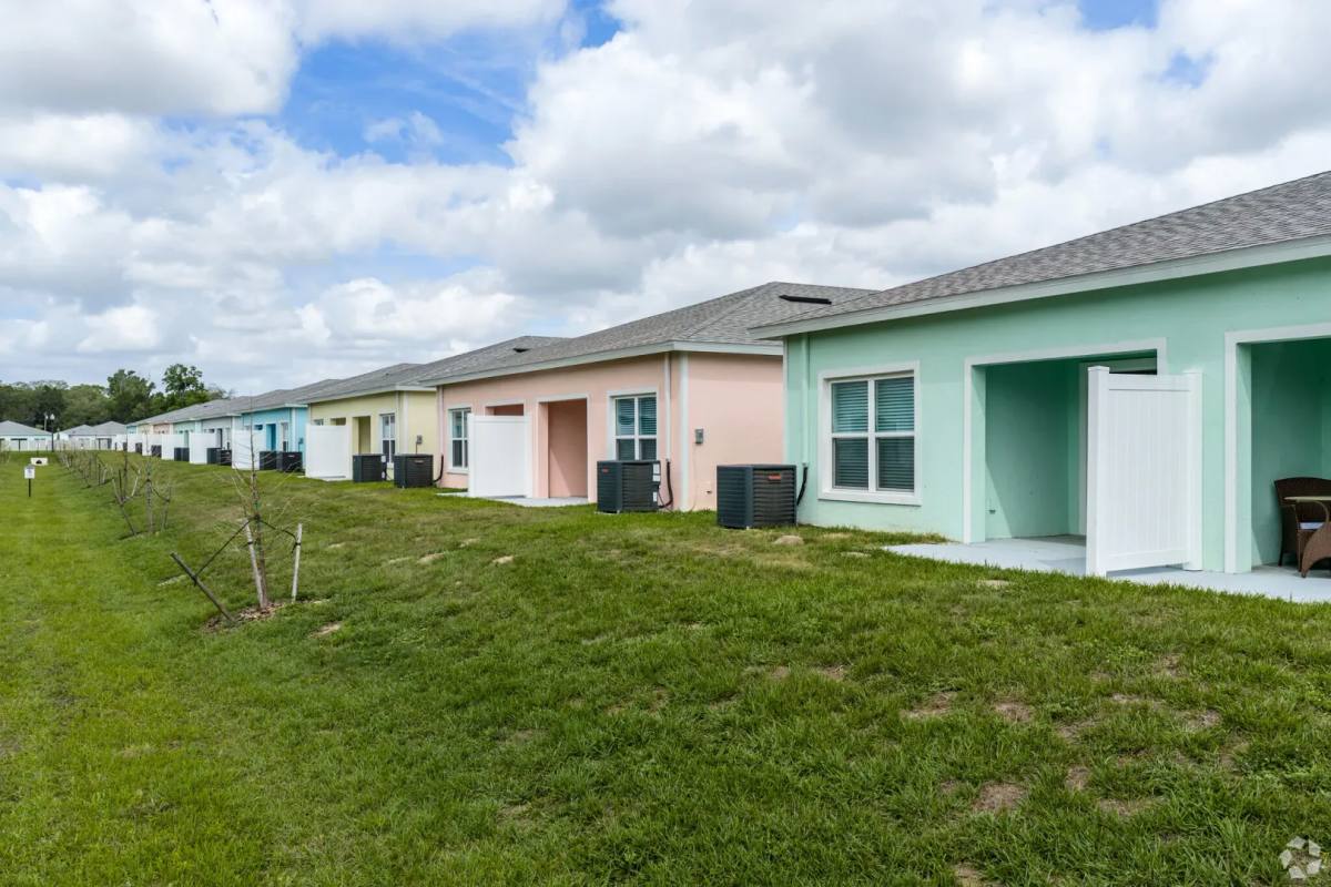 Apartment for rent at 3905 Bahama Dr, Oxford, FL 34484