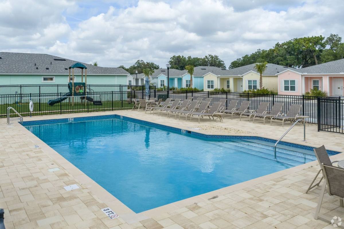 Apartment for rent at 3905 Bahama Dr, Oxford, FL 34484