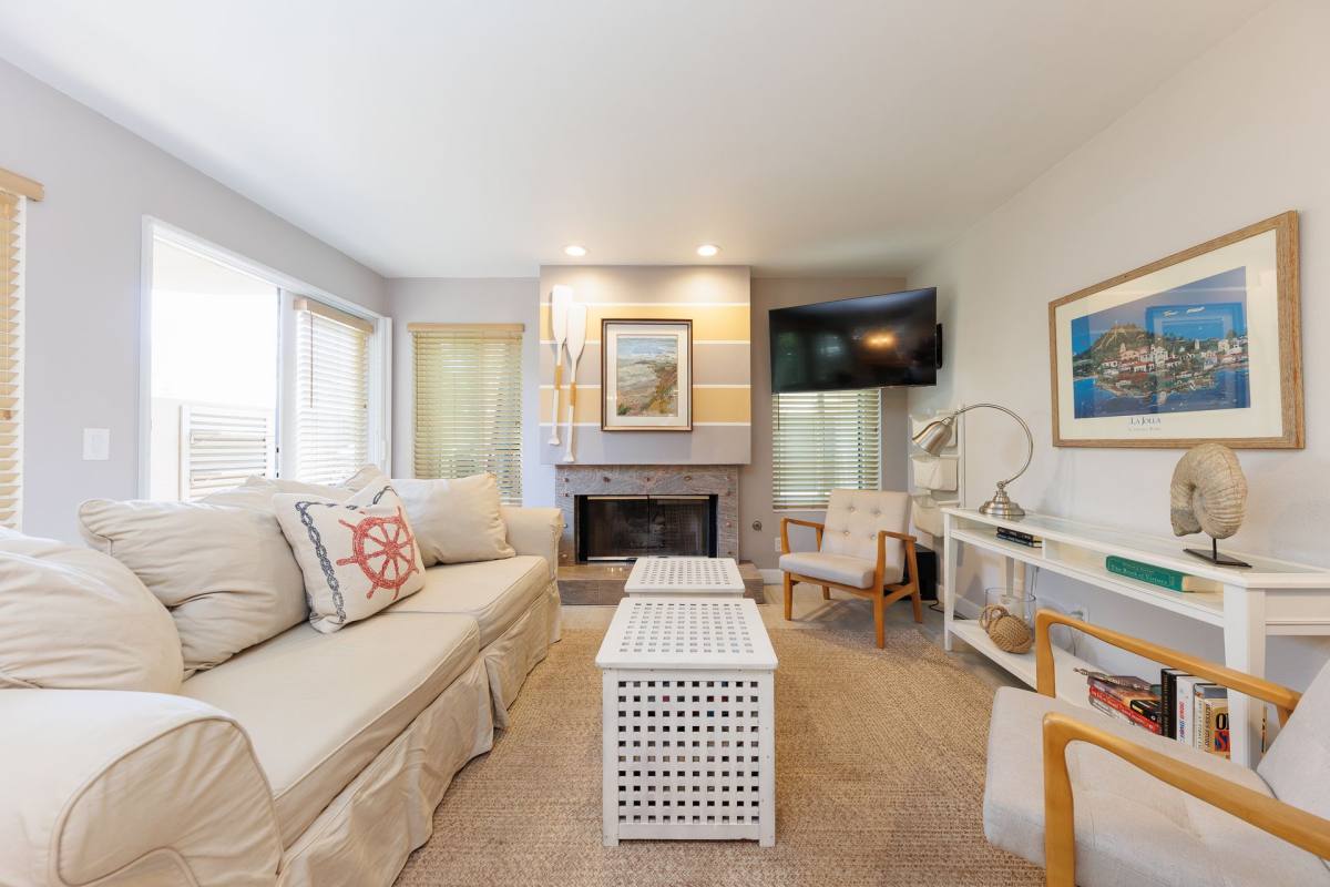 Condo for rent at 8132 Camino Del Sol #D, La Jolla, CA 92037