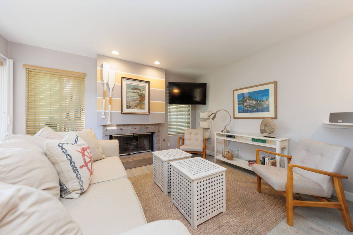 Condo for rent at 8132 Camino Del Sol #D, La Jolla, CA 92037