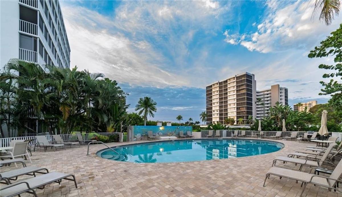 Townhouse for rent at 5 Bluebill Ave, Naples, FL 34108