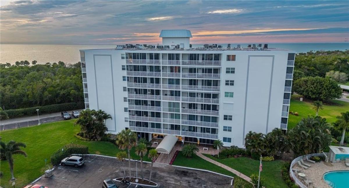 Townhouse for rent at 5 Bluebill Ave, Naples, FL 34108