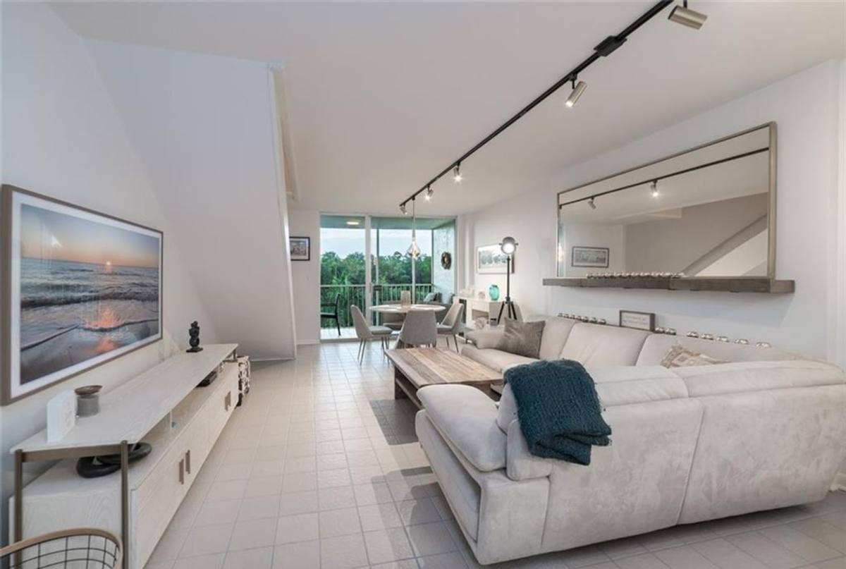 Townhouse for rent at 5 Bluebill Ave, Naples, FL 34108