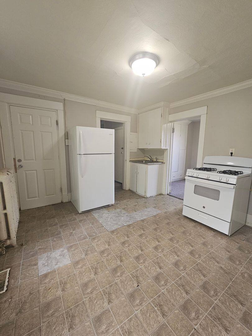 Apartment for rent at 2824 8th Ave, Rock Island, IL 61201