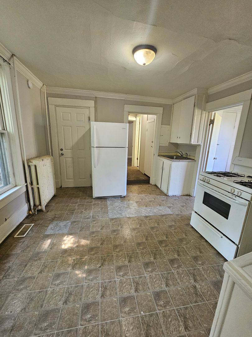 Apartment for rent at 2824 8th Ave, Rock Island, IL 61201