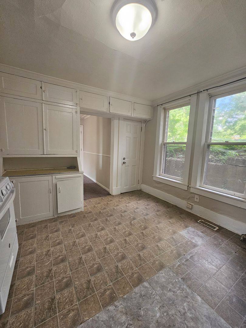 Apartment for rent at 2824 8th Ave, Rock Island, IL 61201