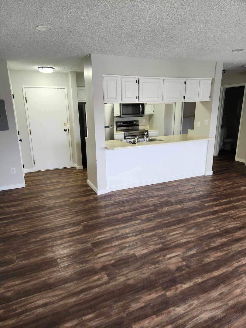 Apartment for rent at 4532, 4534 & 4536 Douglas Ave, Des Moines, IA 50310