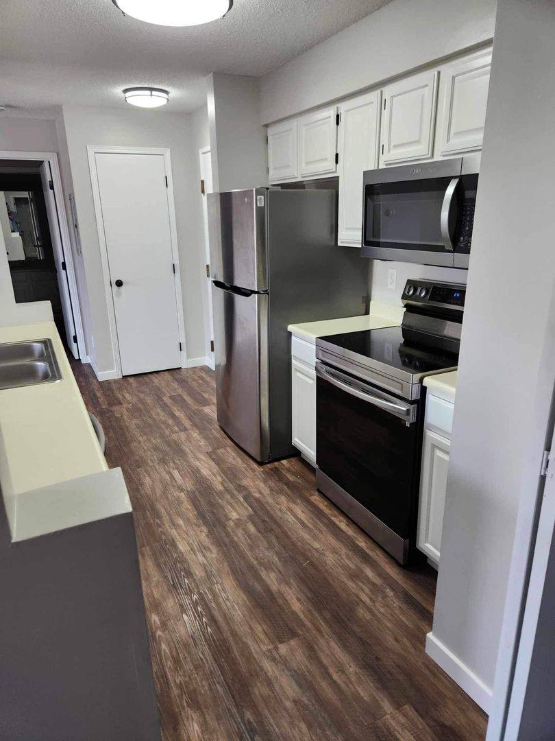 Apartment for rent at 4532, 4534 & 4536 Douglas Ave, Des Moines, IA 50310