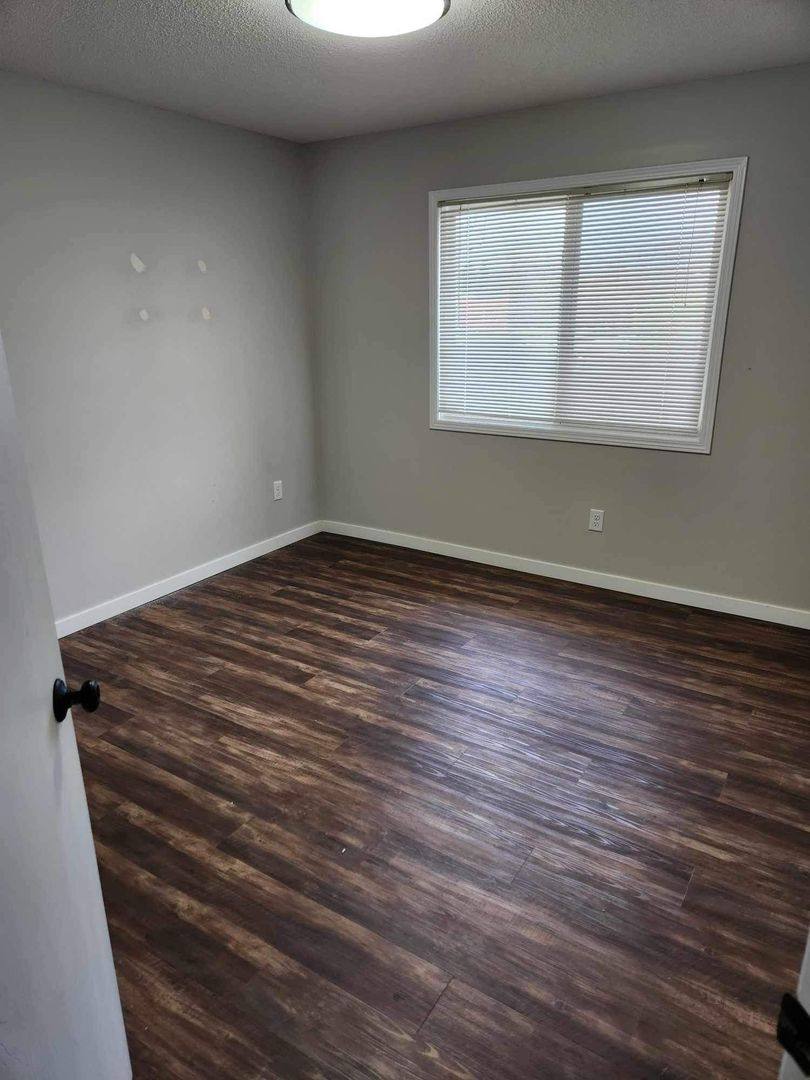 Apartment for rent at 4532, 4534 & 4536 Douglas Ave, Des Moines, IA 50310