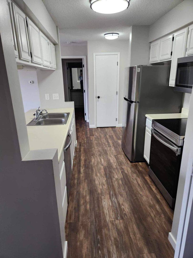 Apartment for rent at 4532, 4534 & 4536 Douglas Ave, Des Moines, IA 50310