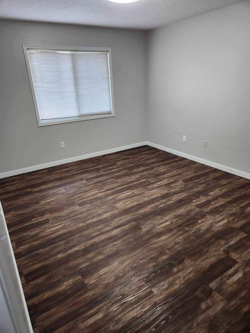 Apartment for rent at 4532, 4534 & 4536 Douglas Ave, Des Moines, IA 50310