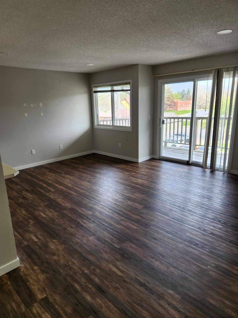 Apartment for rent at 4532, 4534 & 4536 Douglas Ave, Des Moines, IA 50310