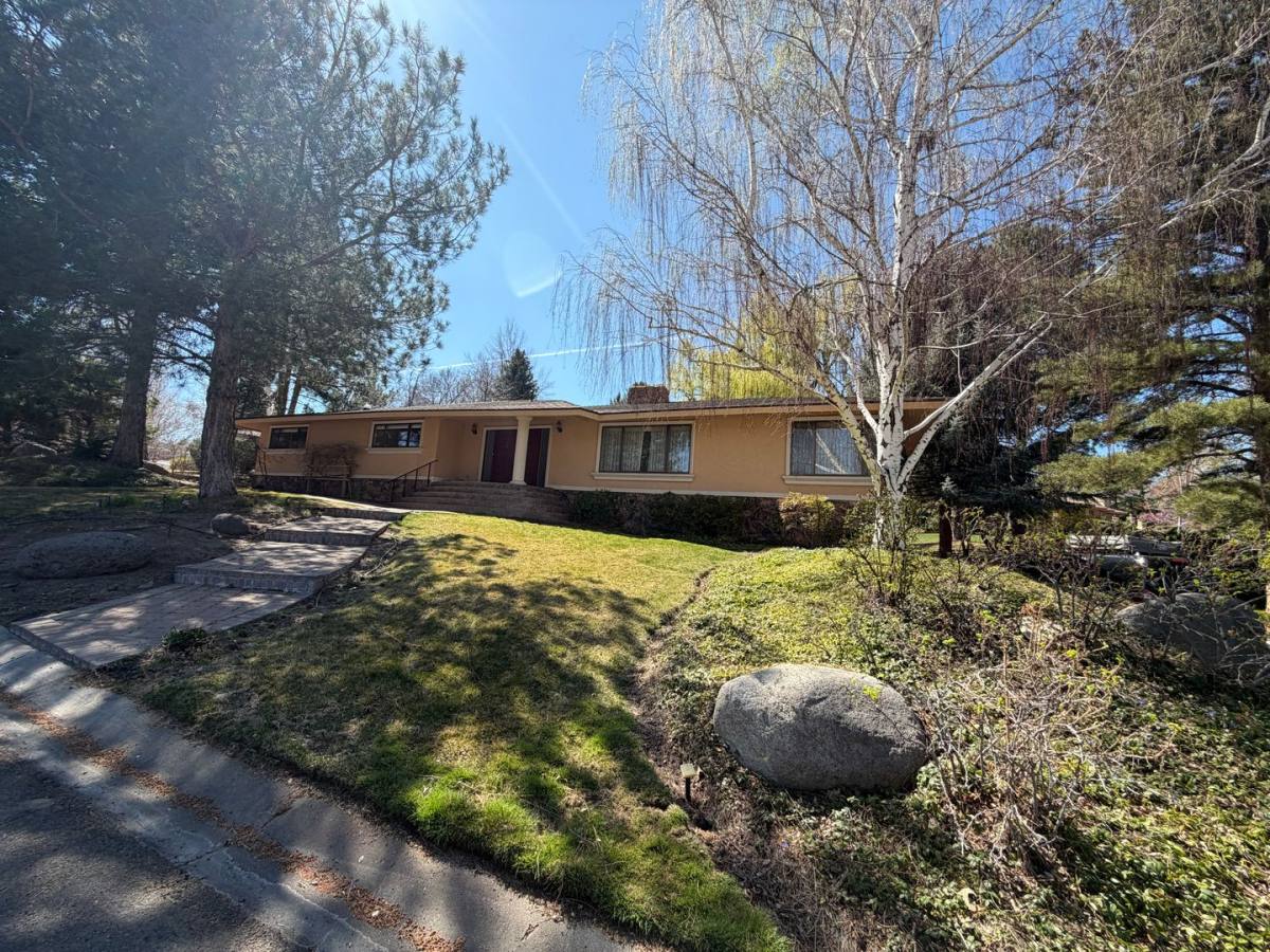 House for rent at 2435 Lake Ridge Shores E, Sparks, NV 89436