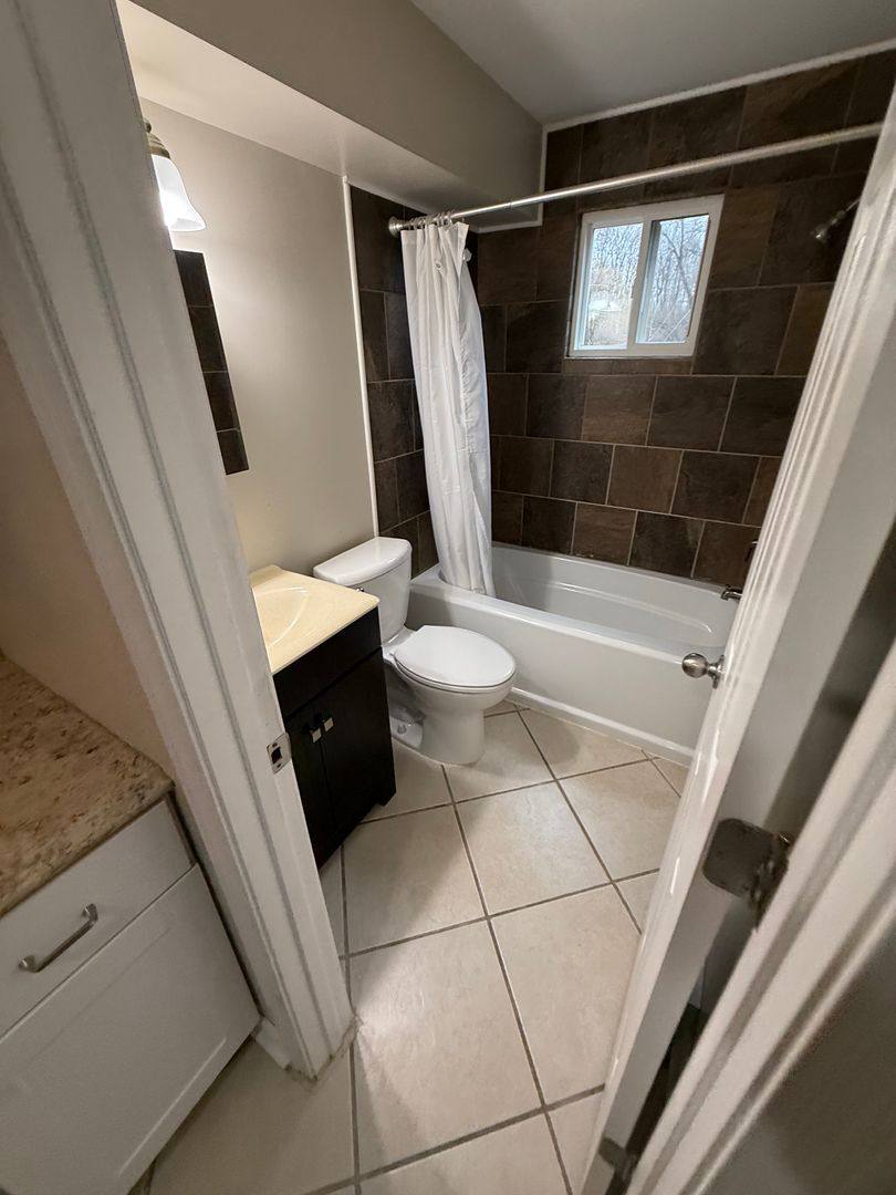 Apartment for rent at 5247 Harold Dr, Flushing, MI 48433