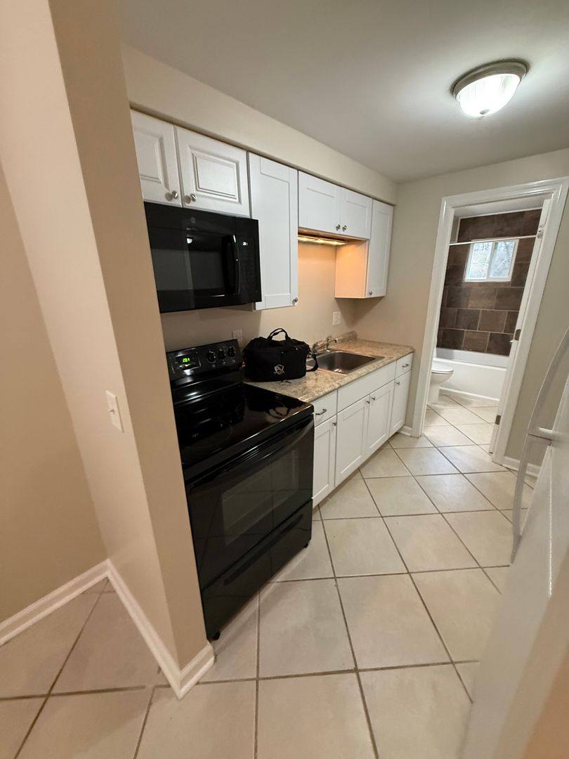 Apartment for rent at 5247 Harold Dr, Flushing, MI 48433