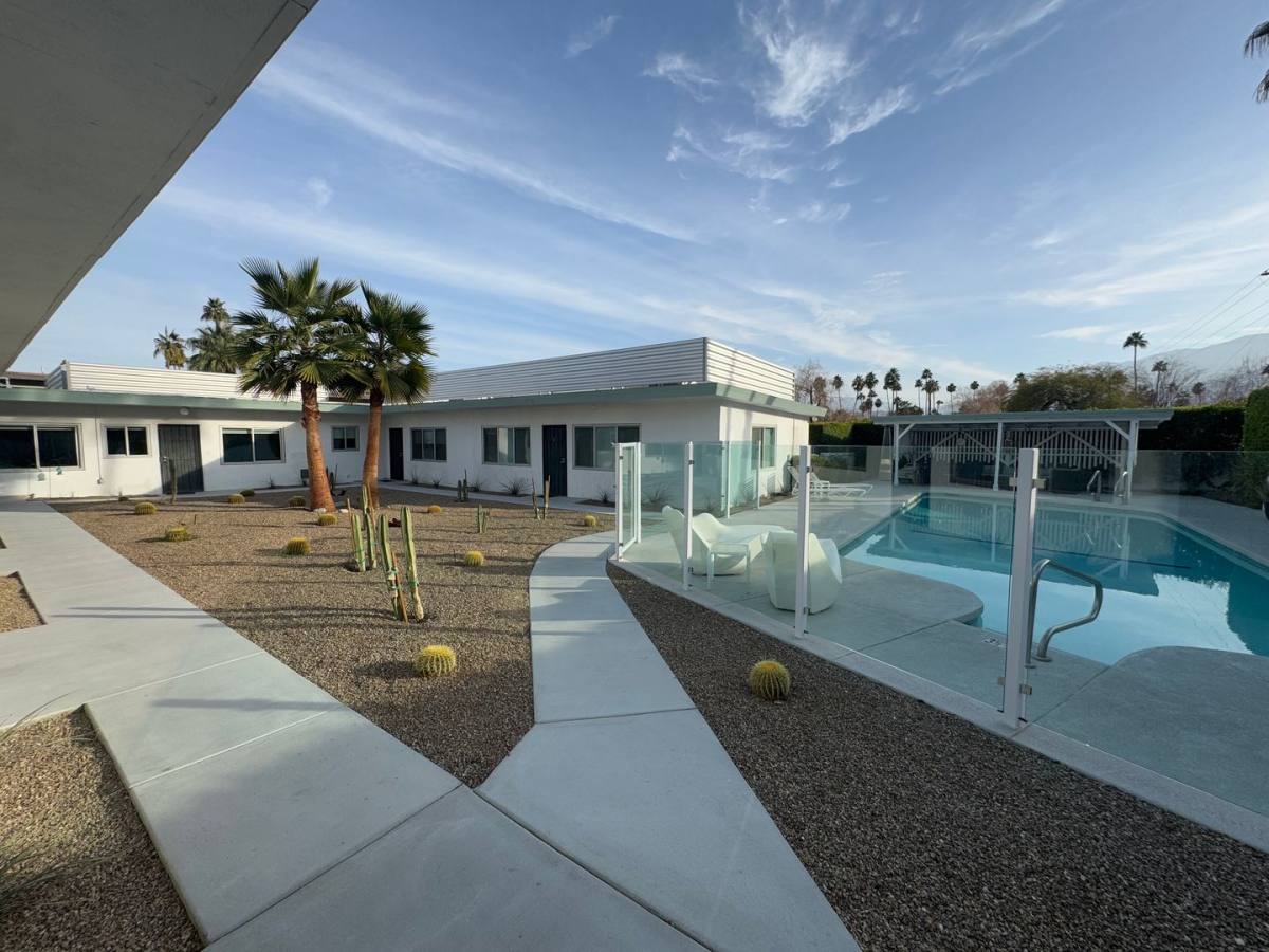 Apartment for rent at 700 N Riverside Dr, Palm Springs, CA 92264