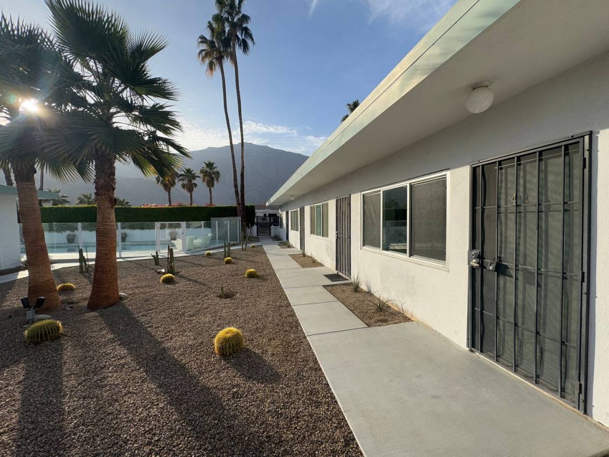 Apartment for rent at 700 N Riverside Dr, Palm Springs, CA 92264
