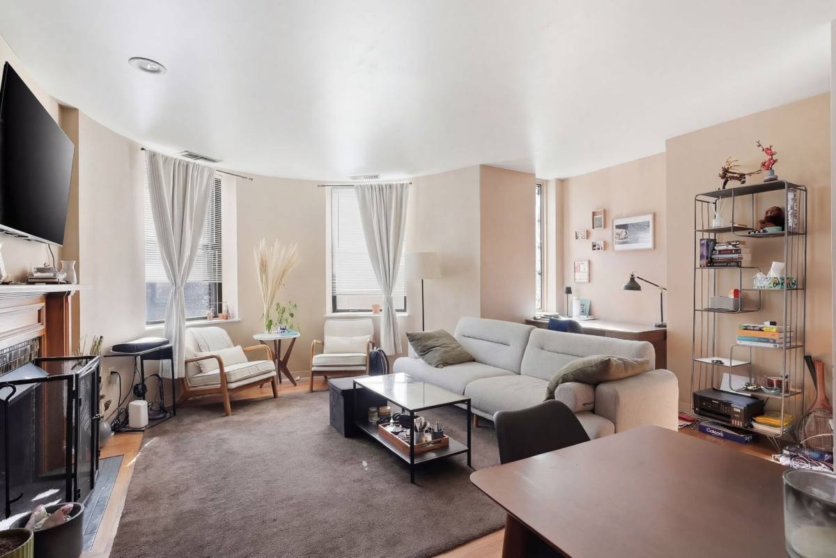 Apartment for rent at 104 Gainsborough St #101, Boston, MA 02115