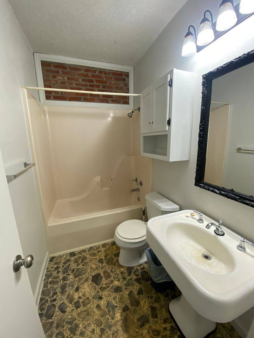 Apartment for rent at 1100 W Monroe, Jonesboro, AR 72401