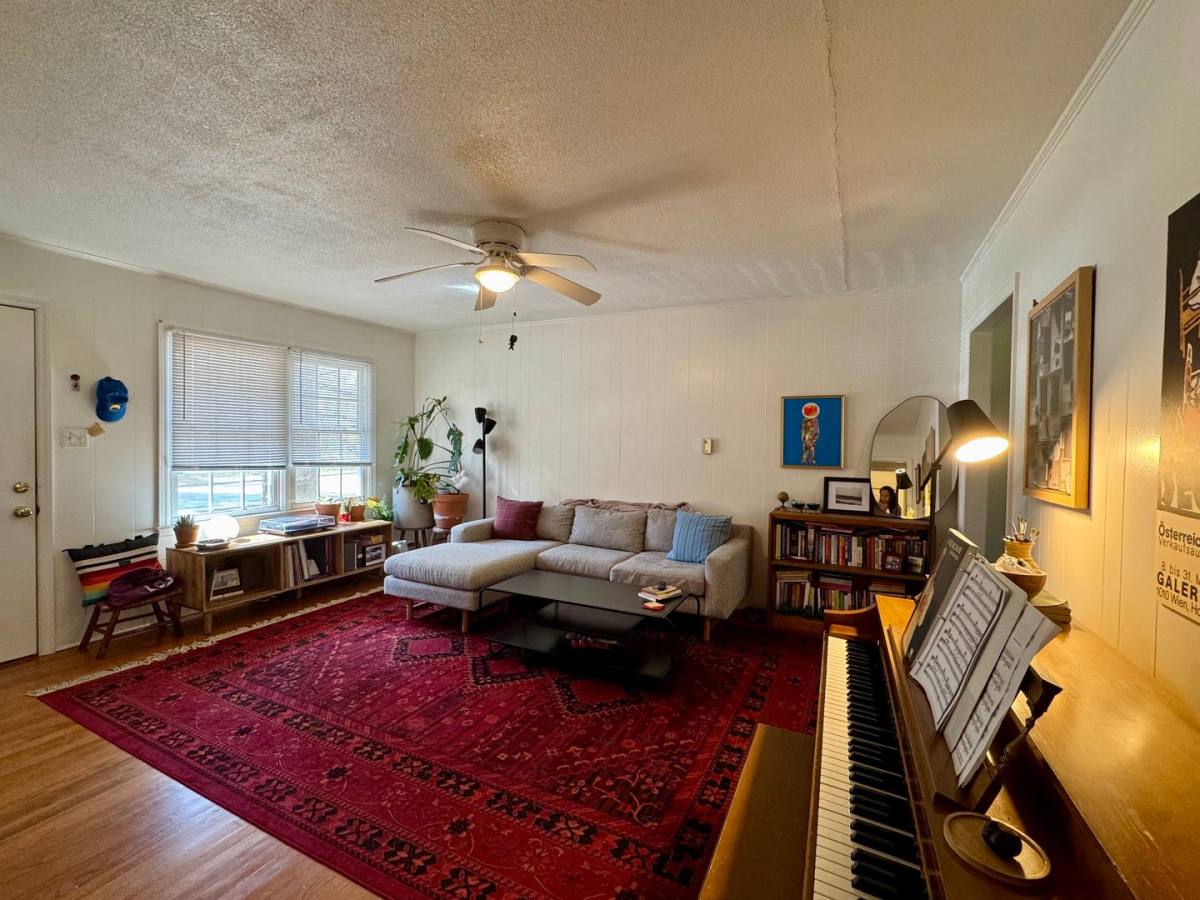 Apartment for rent at 202 W Poplar Ave, Carrboro, NC 27510