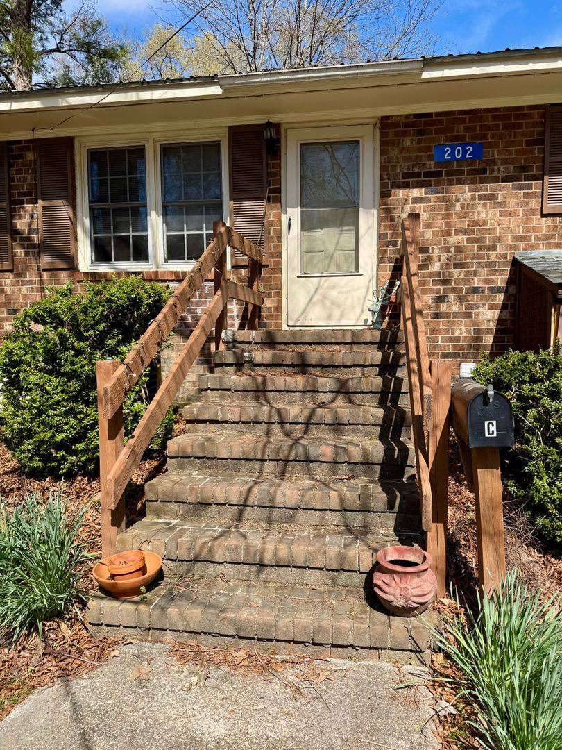 Apartment for rent at 202 W Poplar Ave, Carrboro, NC 27510