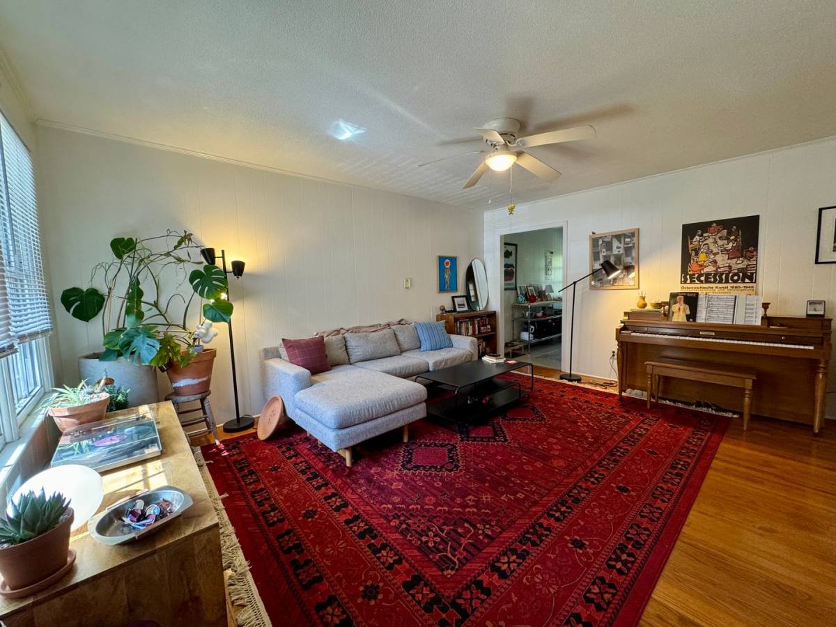 Apartment for rent at 202 W Poplar Ave, Carrboro, NC 27510