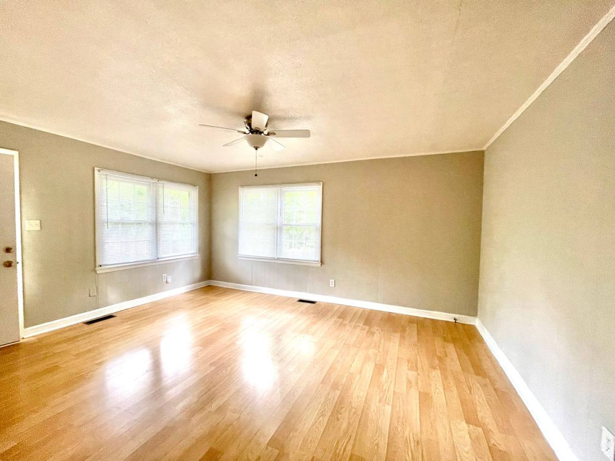 Apartment for rent at 202 W Poplar Ave, Carrboro, NC 27510