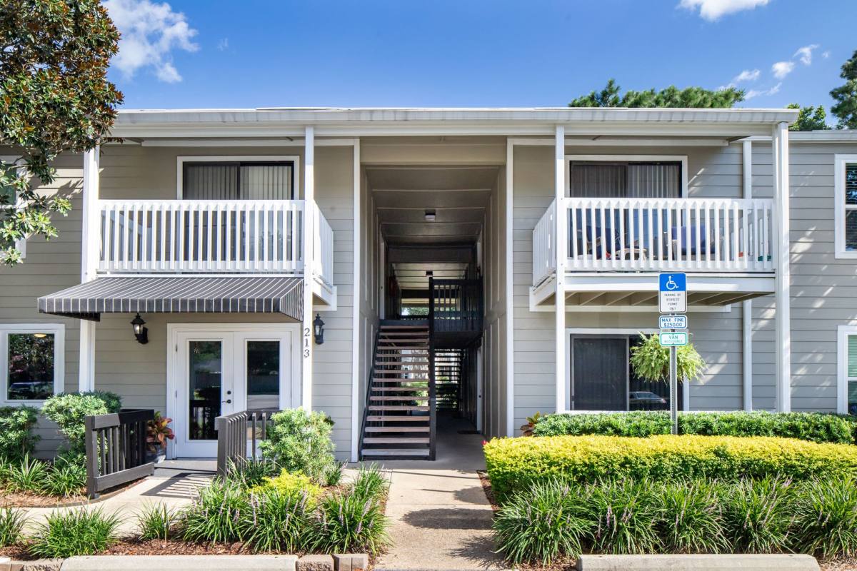 Apartment for rent at 4051 E Olive Rd, Pensacola, FL 32514